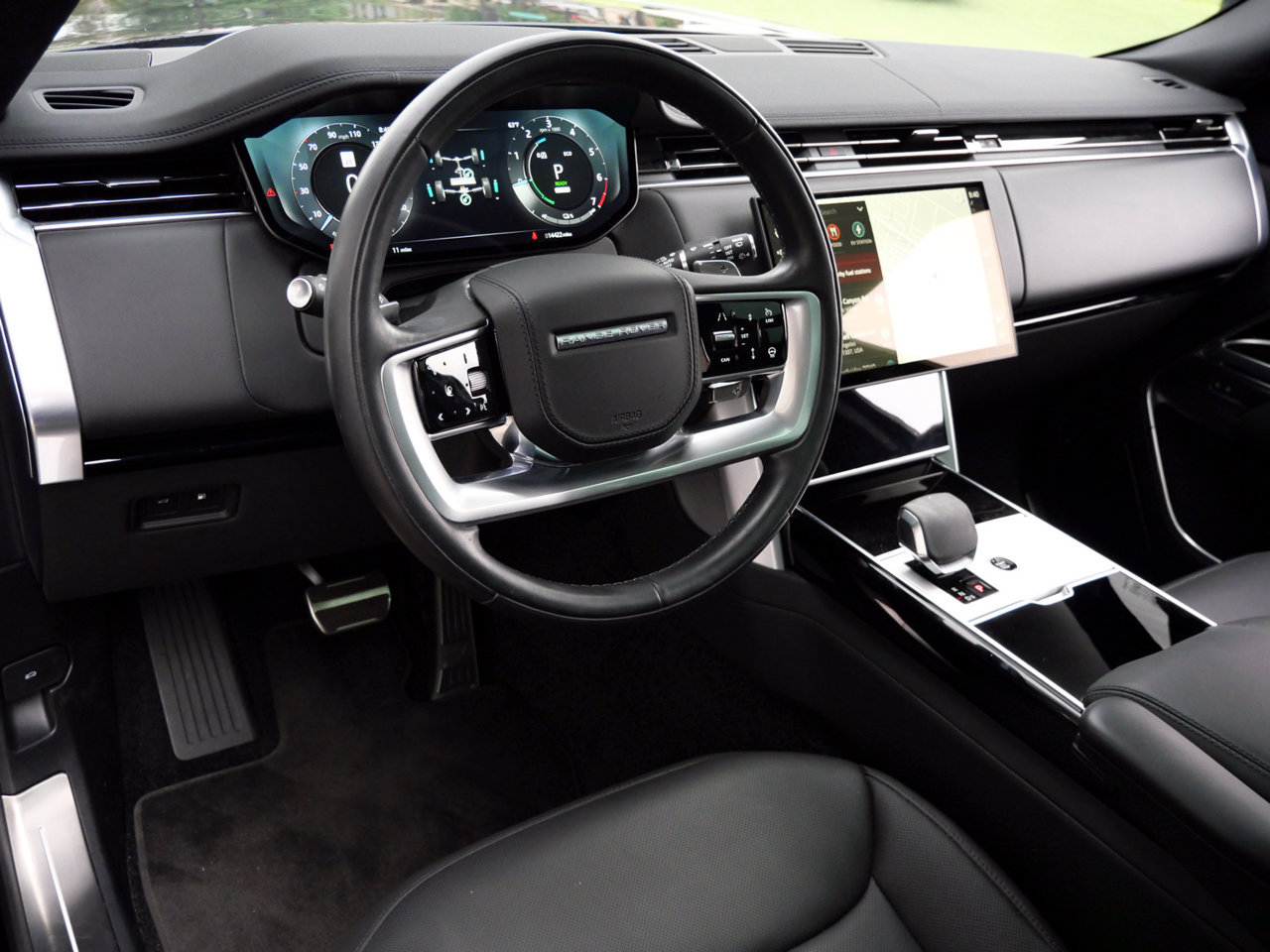 Used 2025 Land Rover Range Rover SE AWD/4WD image 9
