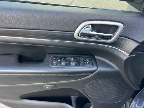 Used 2019 Jeep Grand Cherokee Limited AWD/4WD image 11