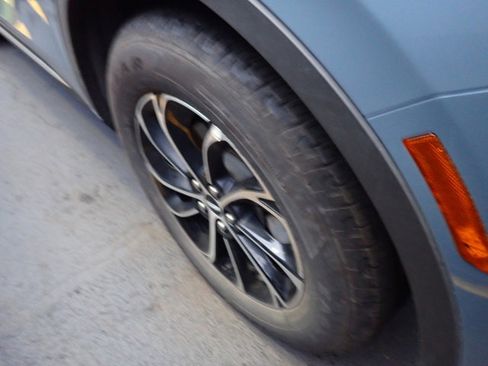 Certified 2025 Lincoln Nautilus Premier image 5