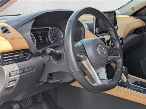 Used 2023 Nissan Sentra SV w/ SV Premium Package FWD image 3