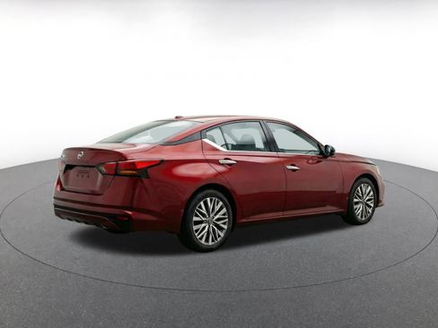 Used 2025 Nissan Altima 2.5 SV FWD image 9