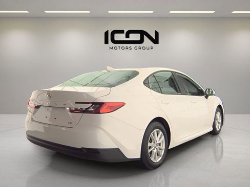 Used 2025 Toyota Camry LE image 3