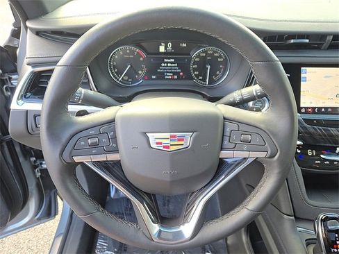 Used 2025 Cadillac XT6 Premium Luxury image 14