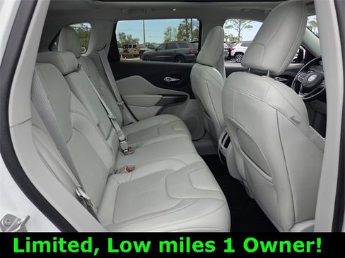 Used 2021 Jeep Cherokee Limited image 16