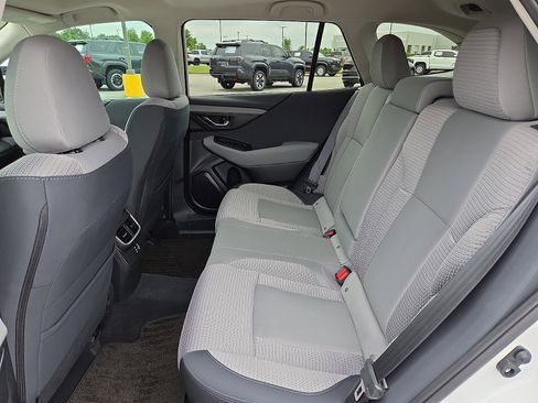 Used 2025 Subaru Outback Premium AWD/4WD image 10