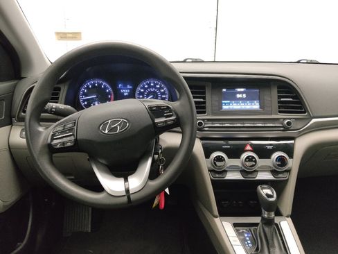 Used 2019 Hyundai Elantra SE FWD image 22