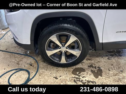 Used 2019 Jeep Cherokee Limited w/ Trailer Tow Group AWD/4WD image 11