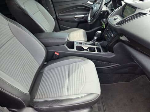 Used 2017 Ford Escape SE w/ Equipment Group 201A FWD image 12