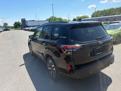 Used 2025 Subaru Forester Touring AWD/4WD image 11