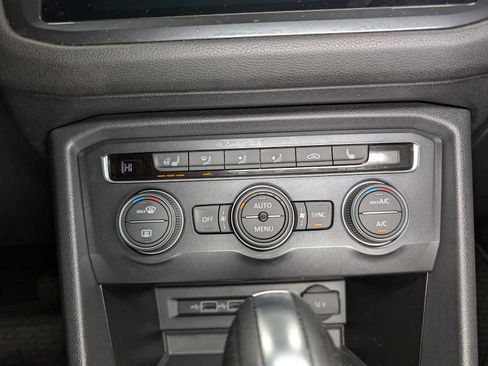 Used 2020 Volkswagen Tiguan SEL image 32