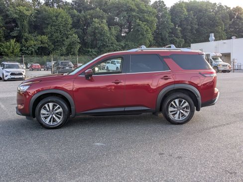 Used 2023 Nissan Pathfinder SL w/ Black Appearance Package AWD/4WD image 6