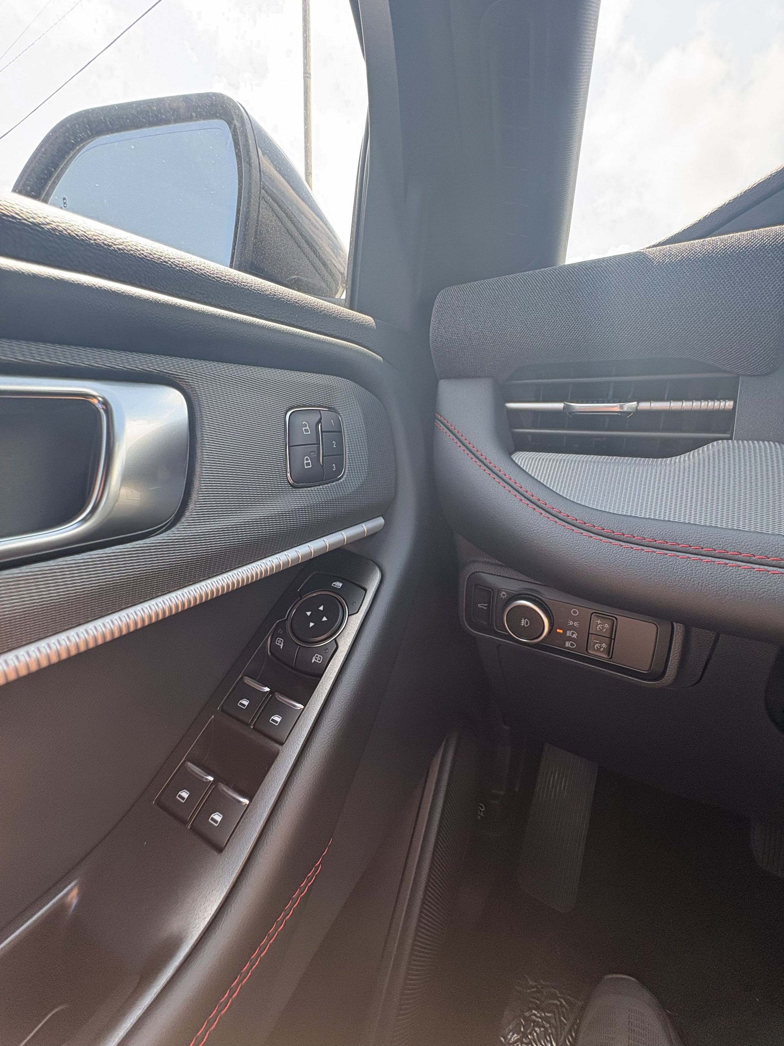 New 2026 Ford Explorer ST-Line w/ ST-Line Street Pack RWD image 18
