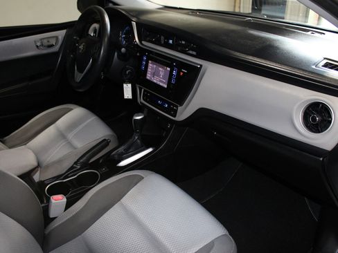 Used 2017 Toyota Corolla LE FWD image 28