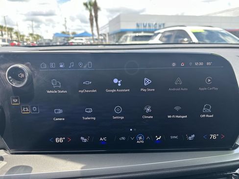 Used 2025 Chevrolet Traverse LT FWD image 25