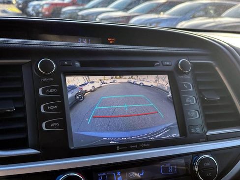 Used 2018 Toyota Highlander XLE image 29
