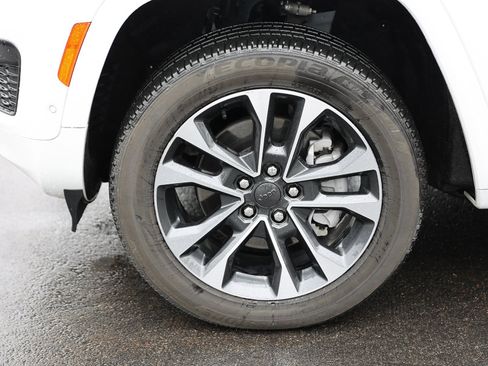 Used 2023 Jeep Grand Cherokee L Overland image 12