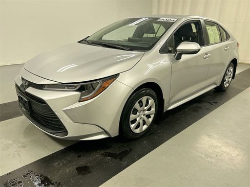 Used 2024 Toyota Corolla LE image 5