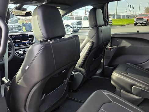 New 2026 Chrysler Pacifica Select image 28