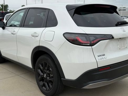 Used 2024 Honda HR-V Sport image 3