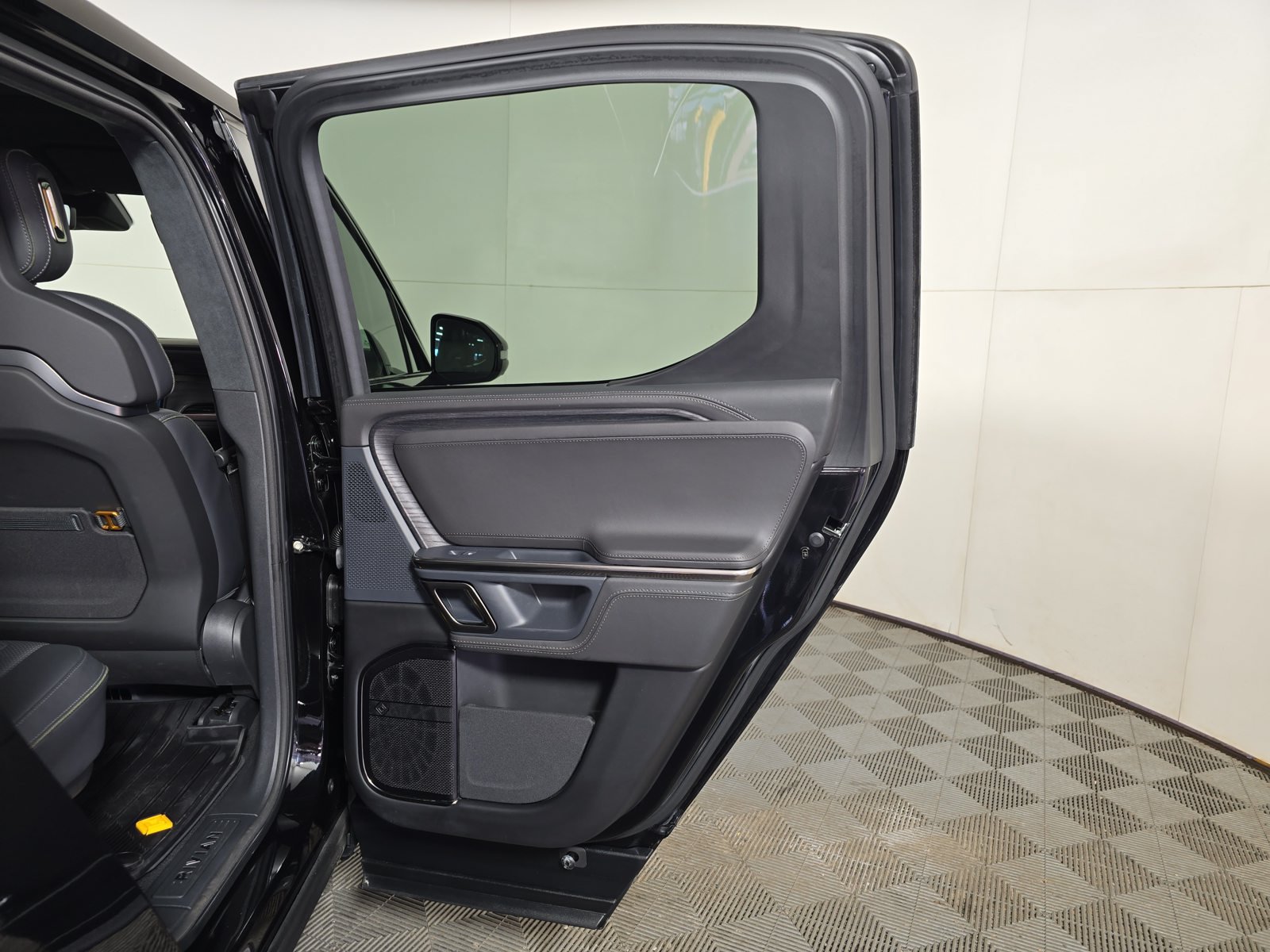 Used 2023 Rivian R1T Adventure Dual AWD/4WD image 19