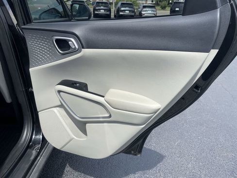 Certified 2023 Kia Soul LX w/ LX Technology Package FWD image 21