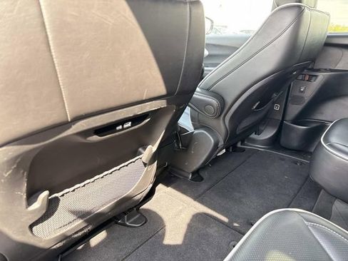 Used 2025 Chrysler Pacifica Limited FWD image 29