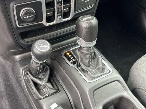 Used 2025 Jeep Wrangler Unlimited Sahara AWD/4WD image 22