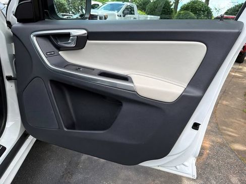 Used 2017 Volvo XC60 T5 Dynamic w/ Preferred Option Package FWD image 14