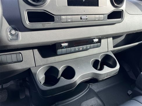 Used 2024 Mercedes-Benz Sprinter 2500 image 10