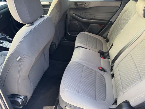 Used 2022 Ford Escape SE image 12