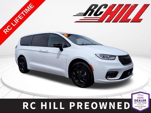 Used 2024 Chrysler Pacifica Limited FWD image 1
