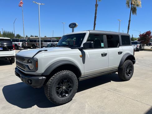 New 2026 Ford Bronco Badlands AWD/4WD image 2