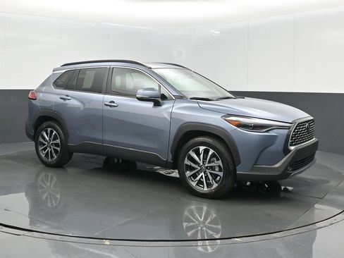 Used 2024 Toyota Corolla Cross XLE w/ Convenience Package image 28