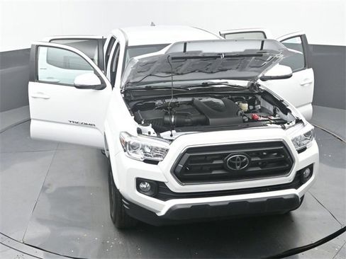Used 2022 Toyota Tacoma SR5 w/ Technology Package image 35