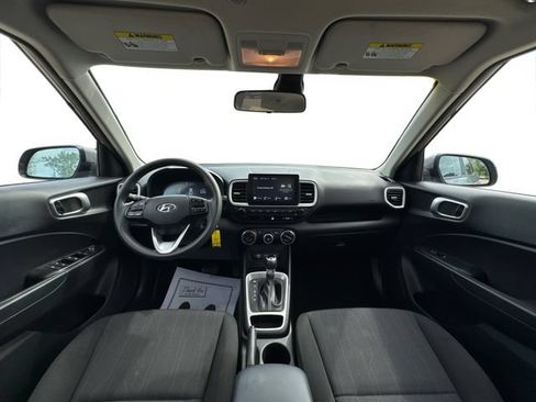 Used 2023 Hyundai Venue SE FWD image 13
