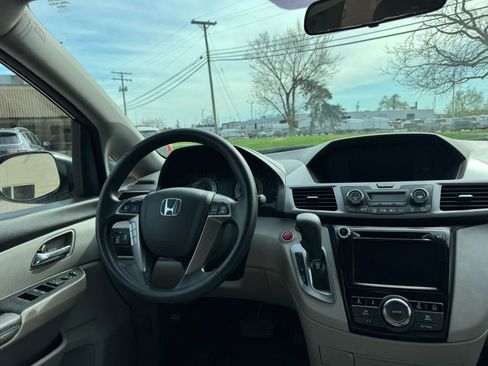 Used 2016 Honda Odyssey SE image 16
