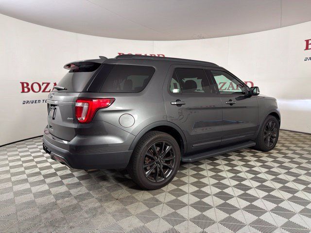 Used 2017 Ford Explorer XLT w/ Equipment Group 202A AWD/4WD image 14