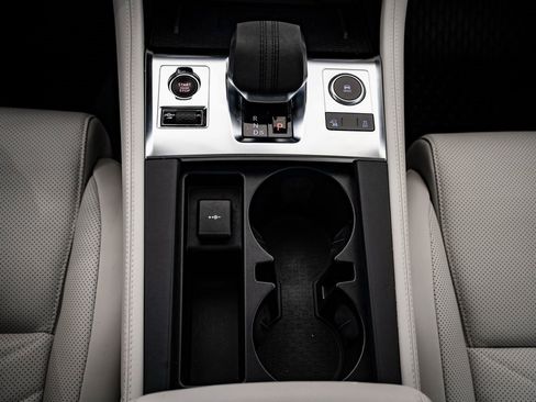 Used 2023 Jaguar F-PACE S image 39