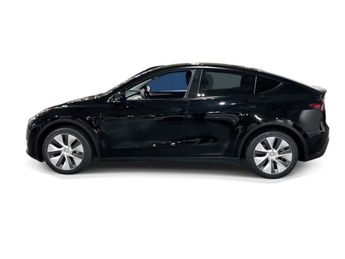 Certified 2023 Tesla Model Y Long Range AWD/4WD image 3
