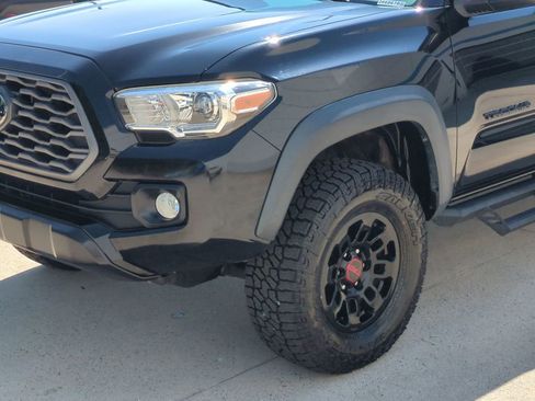 Used 2021 Toyota Tacoma TRD Off-Road AWD/4WD image 10