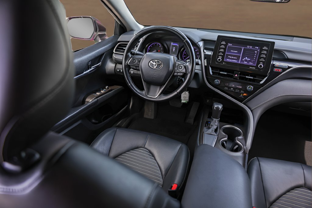 Used 2021 Toyota Camry SE FWD image 25
