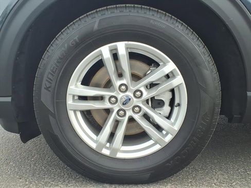 Certified 2022 Ford Explorer XLT w/ Equipment Group 202A image 9