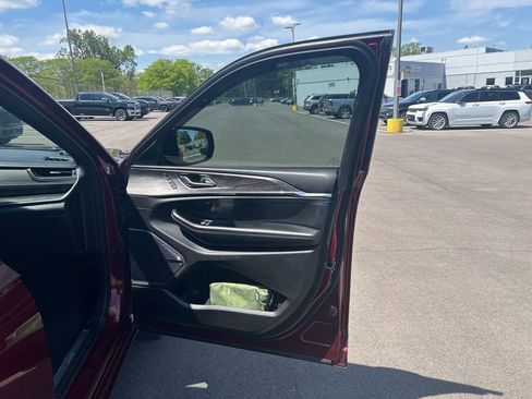 Used 2021 Jeep Grand Cherokee L Overland w/ Luxury Tech Group IV AWD/4WD image 18