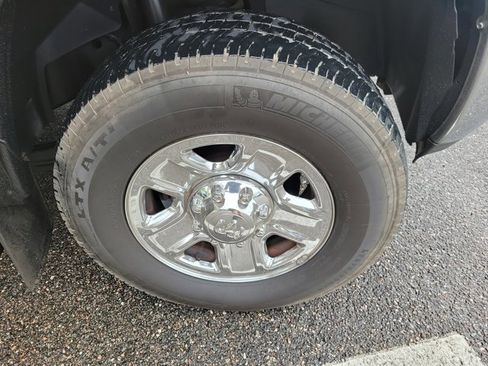 Used 2018 RAM 3500 Tradesman w/ Chrome Appearance Group image 4