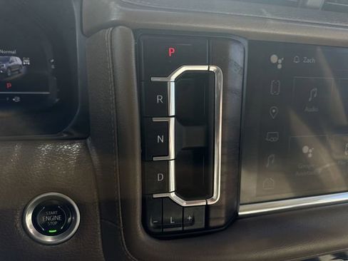 Used 2023 GMC Yukon XL Denali AWD/4WD image 16