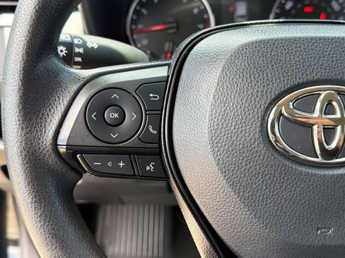 Used 2022 Toyota RAV4 LE FWD image 16