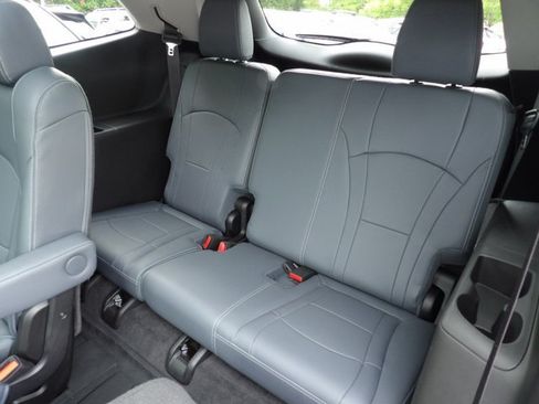 Used 2019 Buick Enclave Essence AWD/4WD image 24