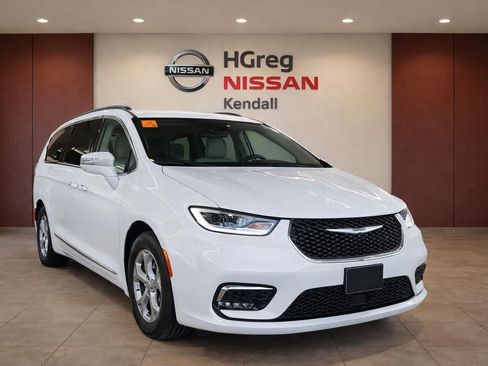 Used 2021 Chrysler Pacifica Limited w/ Premium & Safety Sphere Group image 3