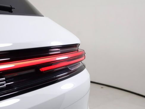 Used 2025 Porsche Cayenne image 11