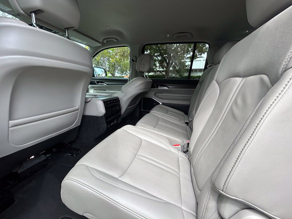 Used 2024 Jeep Wagoneer Series II w/ Flexible Seating Group RWD image 43
